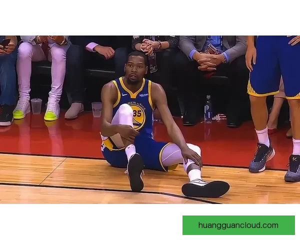 火箭更衣室泼水庆祝杜兰特超越乔丹 赤膊领取比赛用球回忆经典时刻